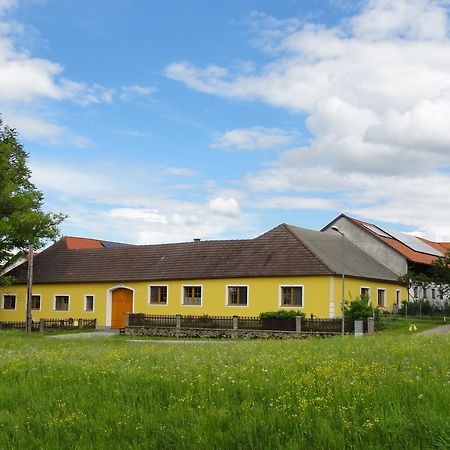Biohof Weissensteiner Apartman Ullrichs Kültér fotó
